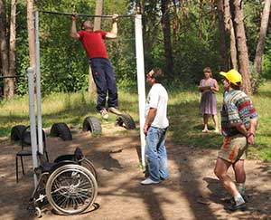 Двоеборье для инвалидов: Подтягивание и прыжки в длину